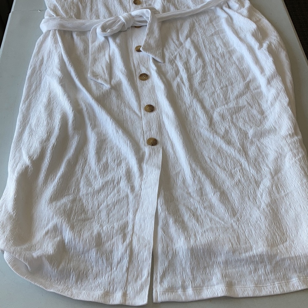 NWT Ava & Viv Women’s White Crinkle Button Front Dress - Picture 3 of 3